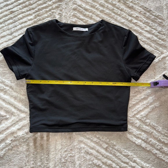 Black Double-Layered Crop Top - Picture 3 of 4